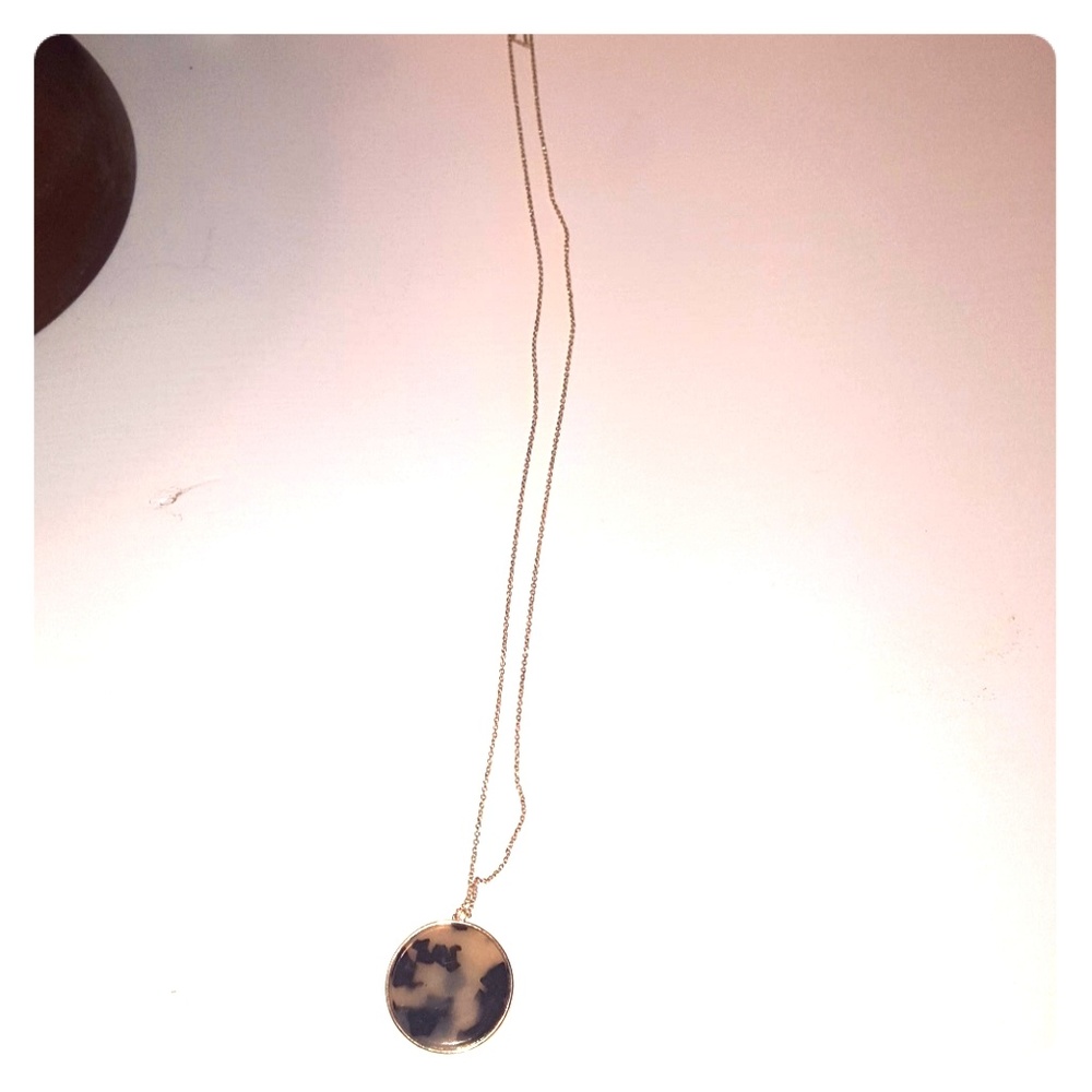 Blonde tortoise resin disc necklace